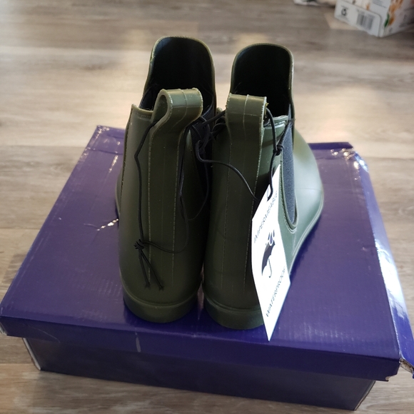 Elements women rain boots size 9 - Picture 3 of 4